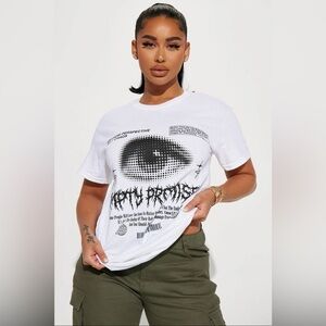 Fashion nova graphic t-shirt size XL